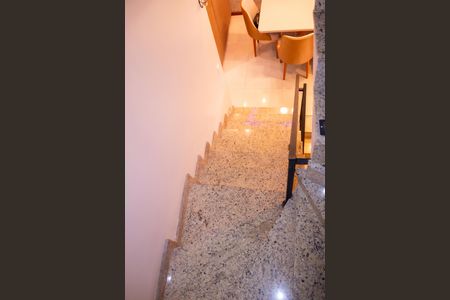 Casa à venda com 145m², 3 quartos e 3 vagas Casa à venda com 145m², 3 quartos e 3 vagasHall de acesso aos quartos