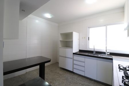 Apartamento para alugar com 180m², 3 quartos e 2 vagasCozinha