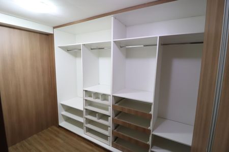 Apartamento para alugar com 180m², 3 quartos e 2 vagasCloset