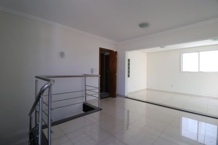 Sala 2 de apartamento para alugar com 3 quartos, 180m² em Patrimônio, Uberlândia