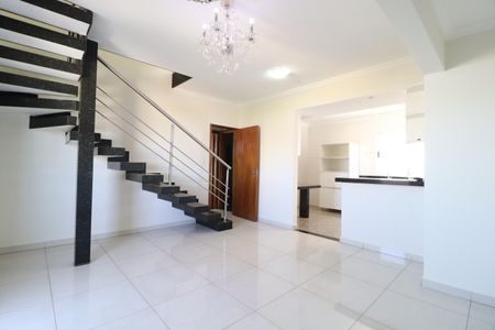 Sala de apartamento para alugar com 3 quartos, 180m² em Patrimônio, Uberlândia