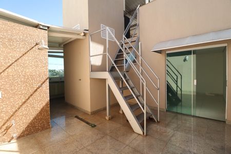 Apartamento para alugar com 180m², 3 quartos e 2 vagasTerraço e escada para Varanda Gourmet