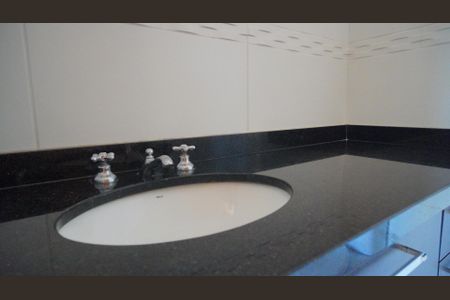 Apartamento à venda com 65m², 2 quartos e 2 vagasBanheiro 1