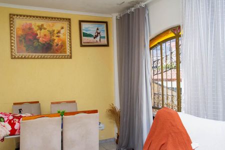 Casa à venda com 3 quartos, 220m² em Jardim Nice, São Paulo