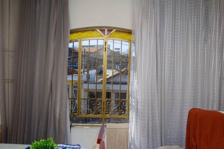 Casa à venda com 3 quartos, 220m² em Jardim Nice, São Paulo