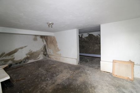 Casa à venda com 175m², 2 quartos e sem vaga Casa à venda com 175m², 2 quartos e sem vagaPorão