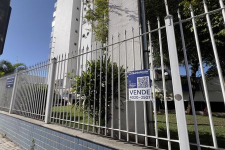 Fachada com placa pequena de apartamento à venda com 3 quartos, 106m² em Vila Camargos, Guarulhos
