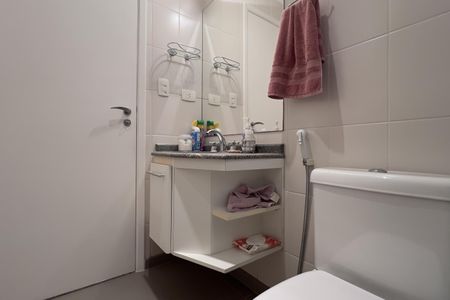 Banheiro de apartamento à venda com 3 quartos, 106m² em Vila Camargos, Guarulhos
