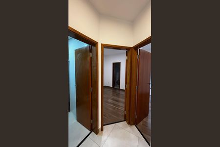 Corredor de apartamento para alugar com 2 quartos, 61m² em Vila Alice, Santo André