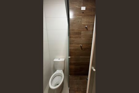 Apartamento para alugar com 61m², 2 quartos e 1 vaga Apartamento para alugar com 61m², 2 quartos e 1 vagaBanheiro da Suíte
