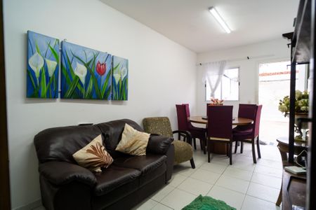 Casa para alugar com 86m², 2 quartos e 3 vagas Casa para alugar com 86m², 2 quartos e 3 vagasSala