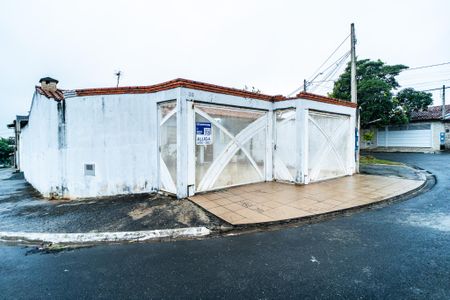 Casa para alugar com 86m², 2 quartos e 3 vagas Casa para alugar com 86m², 2 quartos e 3 vagasFachada