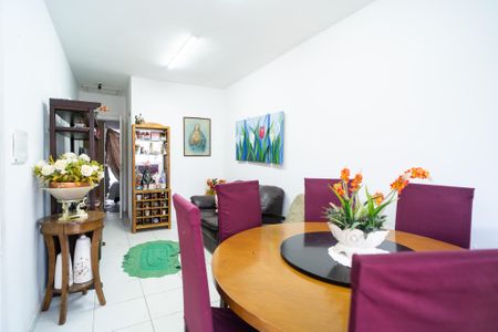 Casa para alugar com 86m², 2 quartos e 3 vagas Casa para alugar com 86m², 2 quartos e 3 vagasSala