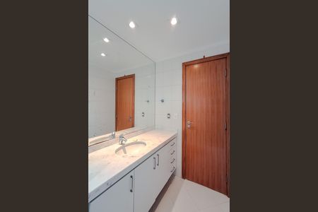 Apartamento para alugar com 237m², 3 quartos e 3 vagasBanheiro da Suíte