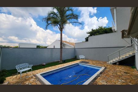 Casa à venda com 247m², 3 quartos e 3 vagas Casa à venda com 247m², 3 quartos e 3 vagasÁrea externa