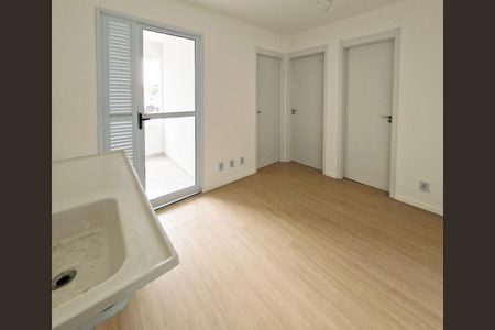 Sala e cozinha  de apartamento para alugar com 2 quartos, 28m² em Campo Grande, São Paulo
