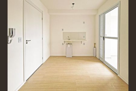 Sala e cozinha  de apartamento para alugar com 2 quartos, 28m² em Campo Grande, São Paulo