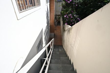 Casa à venda com 224m², 3 quartos e 2 vagasEscada