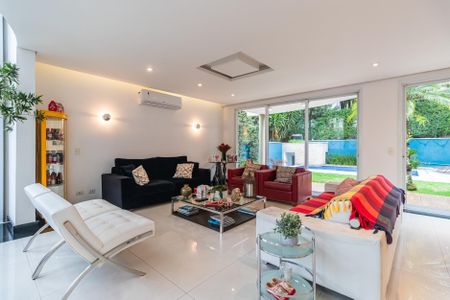 Casa de condomínio à venda com 425m², 4 quartos e 6 vagasSala