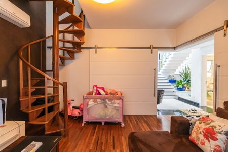 Casa de condomínio à venda com 425m², 4 quartos e 6 vagasSala de TV