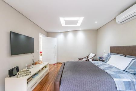 Casa de condomínio à venda com 425m², 4 quartos e 6 vagasSuíte 3