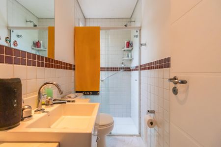 Casa de condomínio à venda com 425m², 4 quartos e 6 vagasBanheiro da Suíte 4