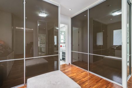 Casa de condomínio à venda com 425m², 4 quartos e 6 vagasSuíte 3