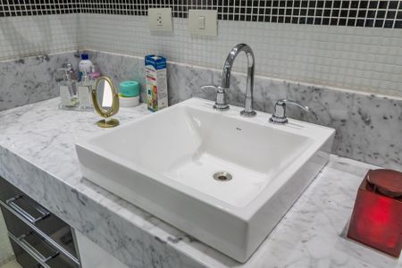 Casa de condomínio à venda com 425m², 4 quartos e 6 vagasBanheiro da Suíte 3