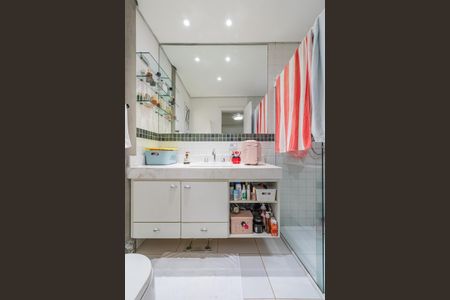 Casa de condomínio à venda com 425m², 4 quartos e 6 vagasBanheiro da Suíte 2