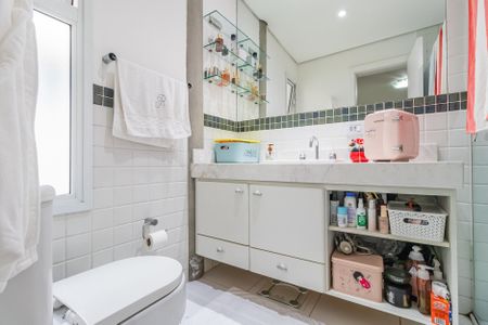 Casa de condomínio à venda com 425m², 4 quartos e 6 vagasBanheiro da Suíte 2