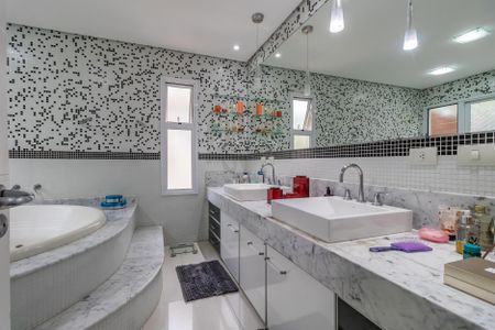 Casa de condomínio à venda com 425m², 4 quartos e 6 vagasBanheiro da Suíte 3
