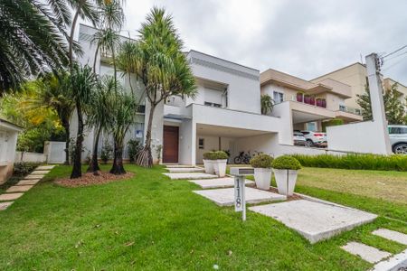 Casa de condomínio à venda com 425m², 4 quartos e 6 vagasFachada