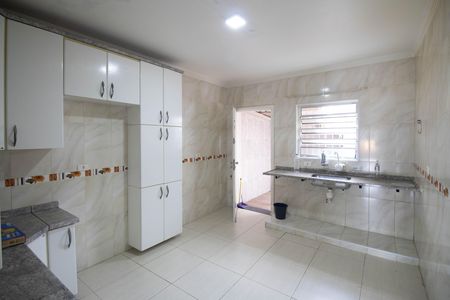 Casa para alugar com 50m², 2 quartos e 1 vaga Casa para alugar com 50m², 2 quartos e 1 vagaCozinha - Armários