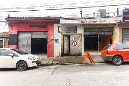 Fachada + Placa de casa à venda com 2 quartos, 552m² em Vila Carmosina, São Paulo