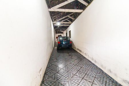 Garagem de casa à venda com 2 quartos, 552m² em Vila Carmosina, São Paulo