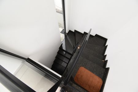 Casa à venda com 100m², 3 quartos e 2 vagasEscadas