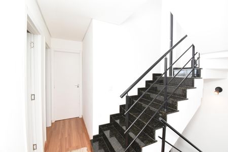 Casa à venda com 100m², 3 quartos e 2 vagasCorredor/ Escadas