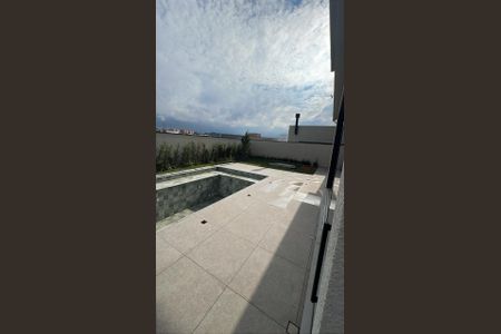 Casa de condomínio à venda com 350m², 4 quartos e 4 vagas Casa de condomínio à venda com 350m², 4 quartos e 4 vagasÁrea externa