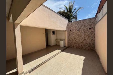 Casa para alugar com 220m², 3 quartos e 2 vagas