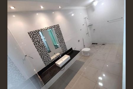 Casa para alugar com 220m², 3 quartos e 2 vagas Casa para alugar com 220m², 3 quartos e 2 vagasBanheiro