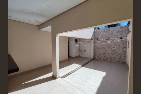 Casa para alugar com 220m², 3 quartos e 2 vagas