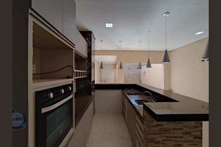 Cozinha de casa para alugar com 3 quartos, 220m² em Laranjeiras, Uberlândia
