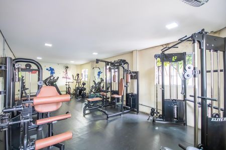 Casa de condomínio à venda com 48m², 2 quartos e 1 vaga Casa de condomínio à venda com 48m², 2 quartos e 1 vagaÁrea comum - Academia