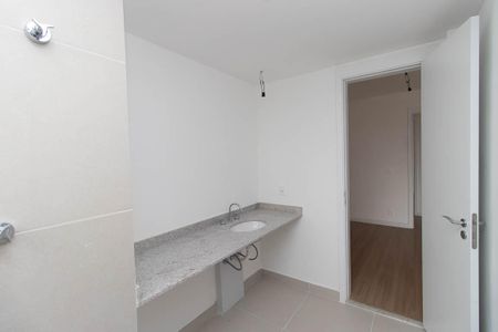 Apartamento à venda com 155m², 3 quartos e 2 vagas Apartamento à venda com 155m², 3 quartos e 2 vagasBanheiro da Suíte 1
