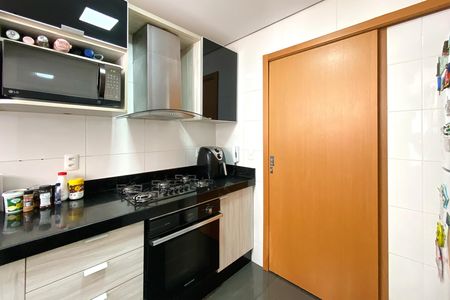 Apartamento à venda com 126m², 4 quartos e 3 vagas Apartamento à venda com 126m², 4 quartos e 3 vagasCozinha