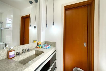 Apartamento à venda com 126m², 4 quartos e 3 vagas Apartamento à venda com 126m², 4 quartos e 3 vagasBanheiro das Semi suites