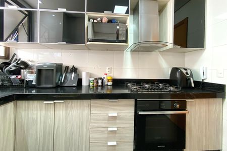 Apartamento à venda com 126m², 4 quartos e 3 vagas Apartamento à venda com 126m², 4 quartos e 3 vagasCozinha