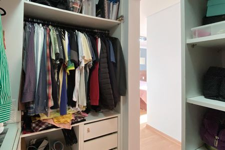 Apartamento à venda com 126m², 4 quartos e 3 vagas Apartamento à venda com 126m², 4 quartos e 3 vagasCloset da suíte 1