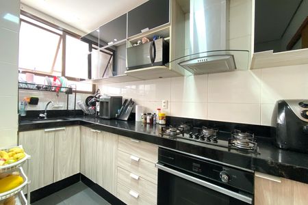 Cozinha de apartamento à venda com 4 quartos, 126m² em Buritis, Belo Horizonte