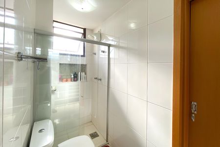 Banheiro das Semi suites de apartamento à venda com 4 quartos, 126m² em Buritis, Belo Horizonte